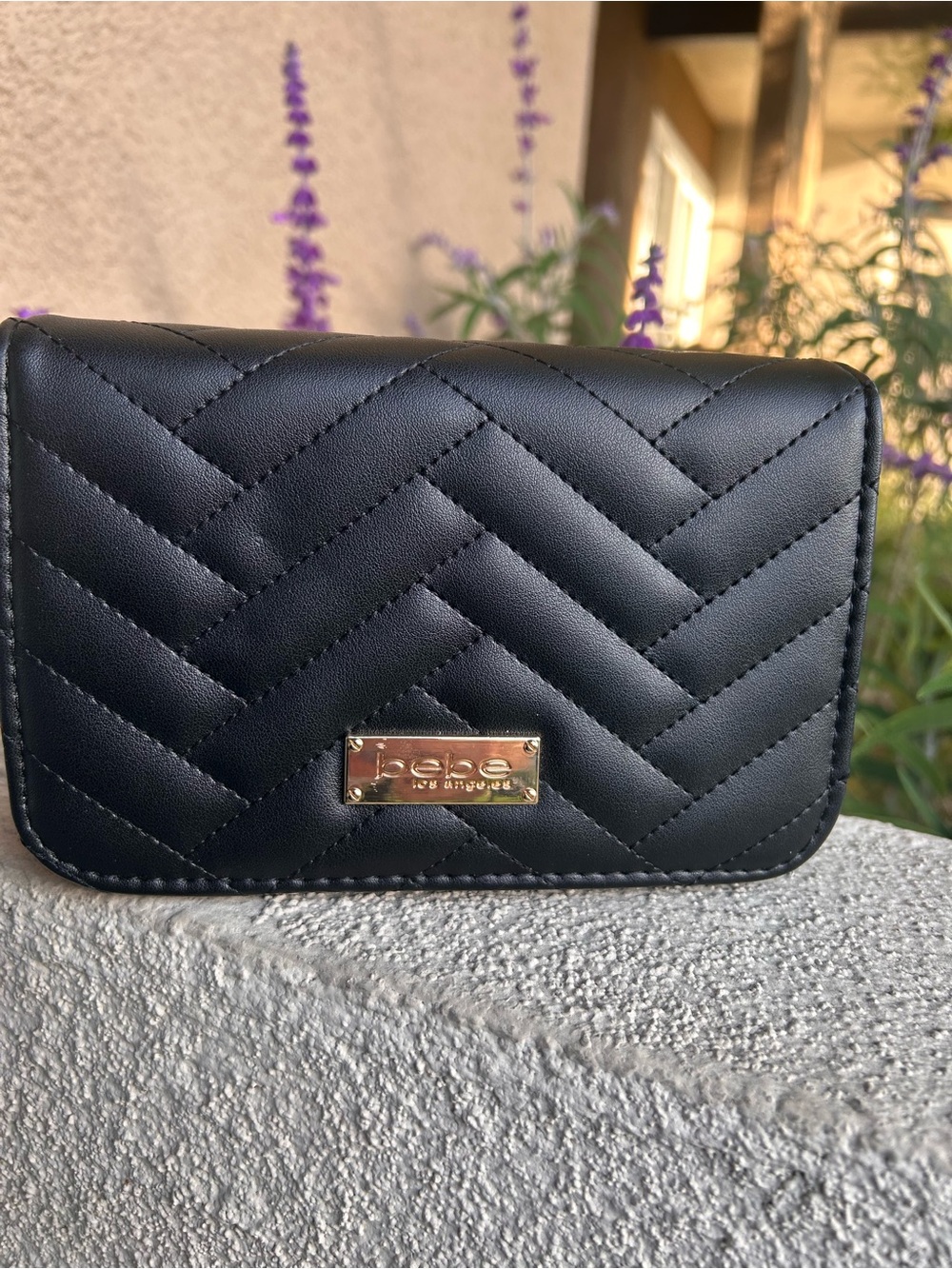 👜 Bebe Small Black Quilted Crossbody Bag w/chain. NWT